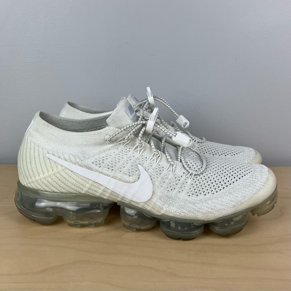 Nike Men’s Size 9.5 Air Vapormax Flyknit Triple White Christmas Athletic Shoes
